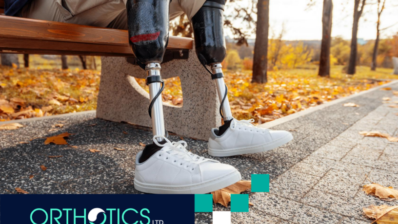 2 Prosthetic Options for Bilateral Amputees - featured A bilateral amputee wearing prosthetics sitting on a bench in a park